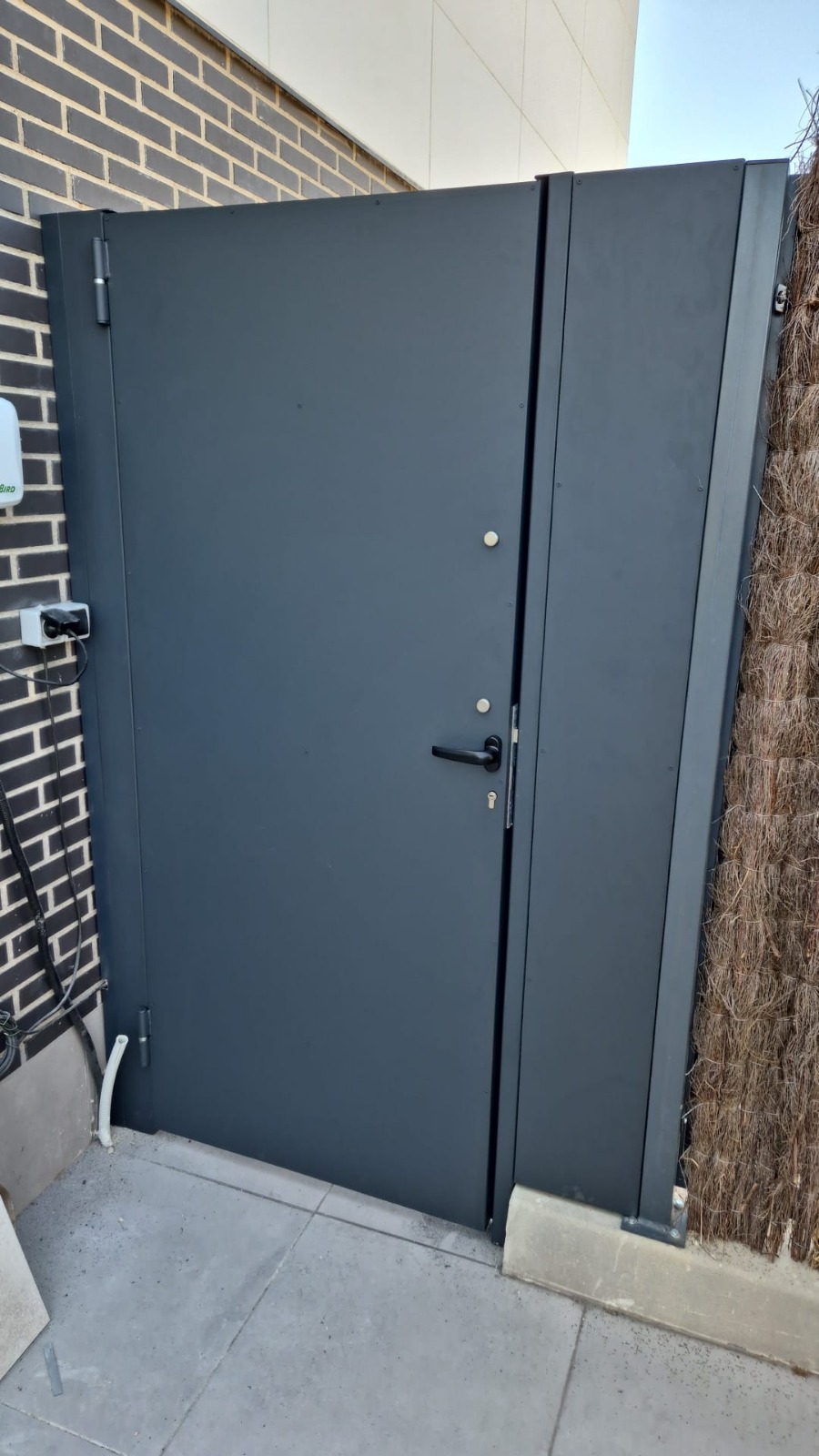 Puerta metálica de seguridad